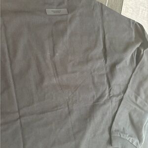 Black essential sweat shirt